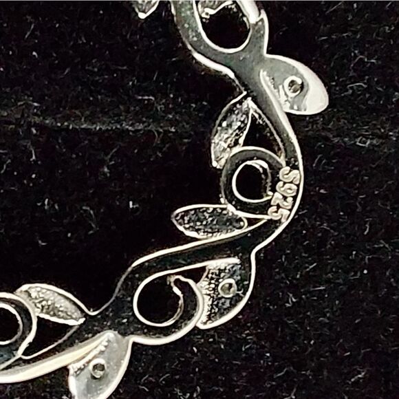 925 Sterling Silver Wreath Necklace - Picture 9 of 9